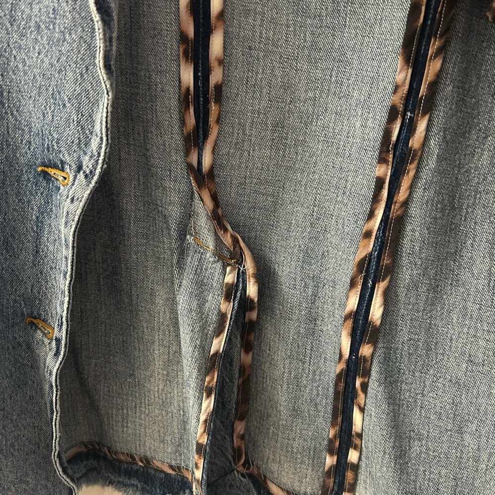 SER.O.YA Hollis Blazer Distressed Blue Denim Jacket with Leopard Lining - Picture 4 of 6